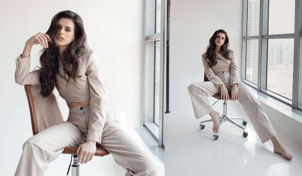 How do Modeling Digitals differ from a traditional Model Portfolio?